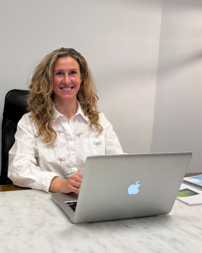 Dra. Liliana Chaves en su consulta de Olistik, Gavà